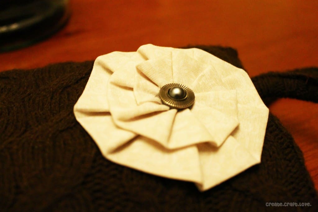 Sweater Wristlet at createcraftlove.com #wristlet #upcycle #sewing