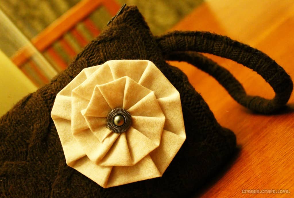 Sweater Wristlet at createcraftlove.com #wristlet #upcycle #sewing