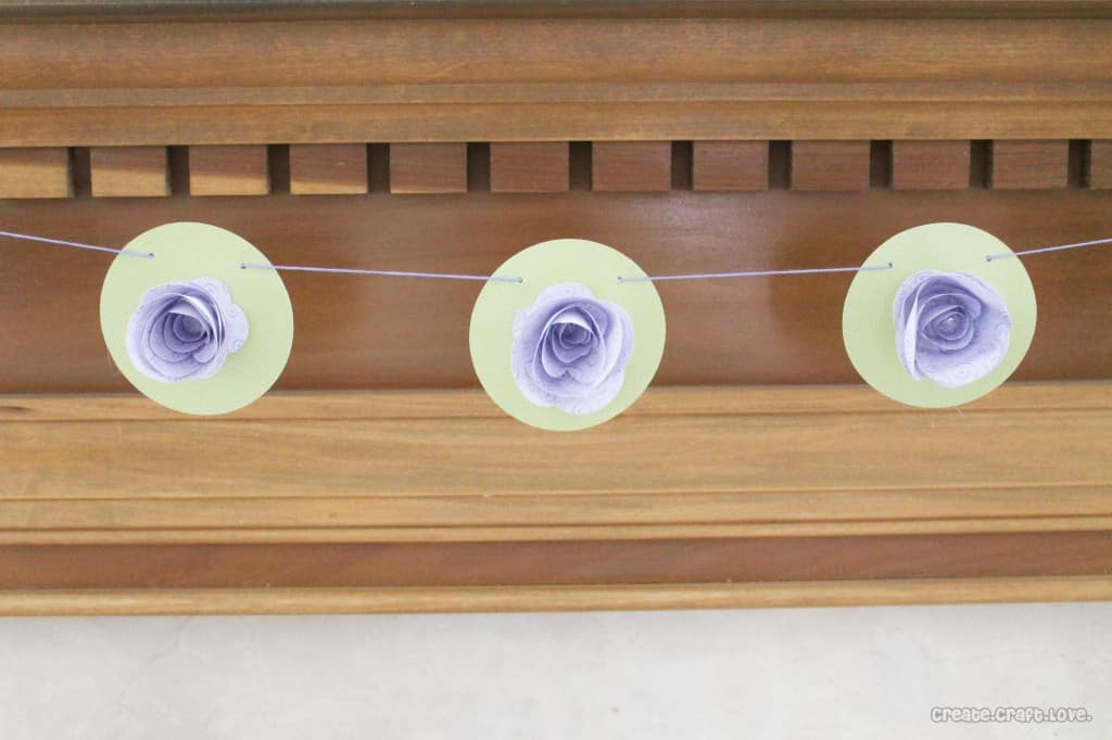 Paper Flower Garland at createcraftlove.com #papercrafts #garland