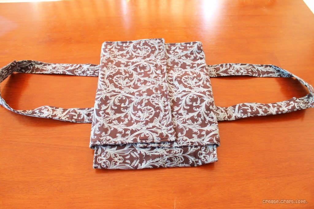 Insulated Casserole Carrier at createcraftlove.com #sewing #casserolecarrier
