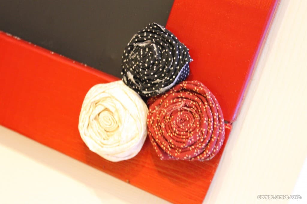 Magnetic Chalkboard via createcraftlove.com #chalkboard #DIY