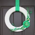 St. Patrick's Day Wreath via createcraftlove.com #stpatricksday #coloroftheyear #wreath