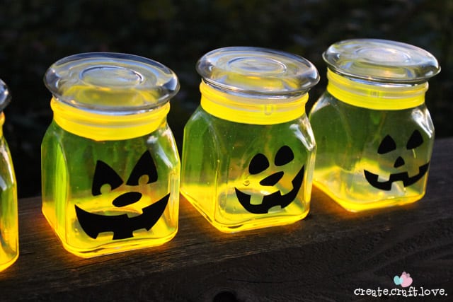  These Glow Stick Pumpkin Jars will be the talk of the neighborhood on Halloween night! via createcraftlove.com for The 36th Avenue #glowstick #halloween #pumpkins