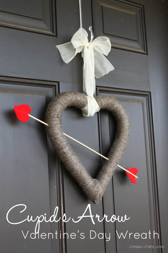 Cupid's Arrow Valentine's Day Wreath at createcraftlove.com #valentinesday #wreath