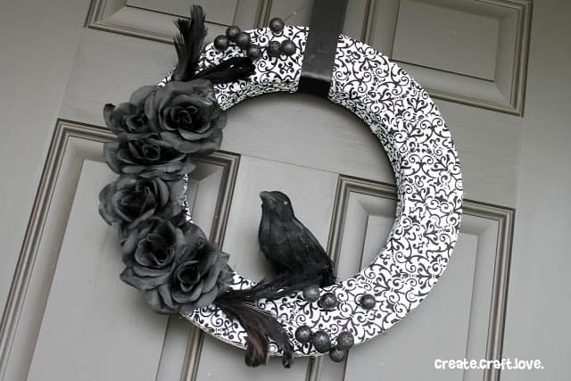 Halloween Wreath via createcraftlove.com #halloween #wreath