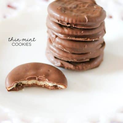 These Thin Mint Cookies are super easy to whip up! Get the recipe at createcraftlove.com