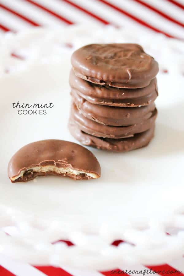 These Thin Mint Cookies are super easy to whip up! Get the recipe at createcraftlove.com