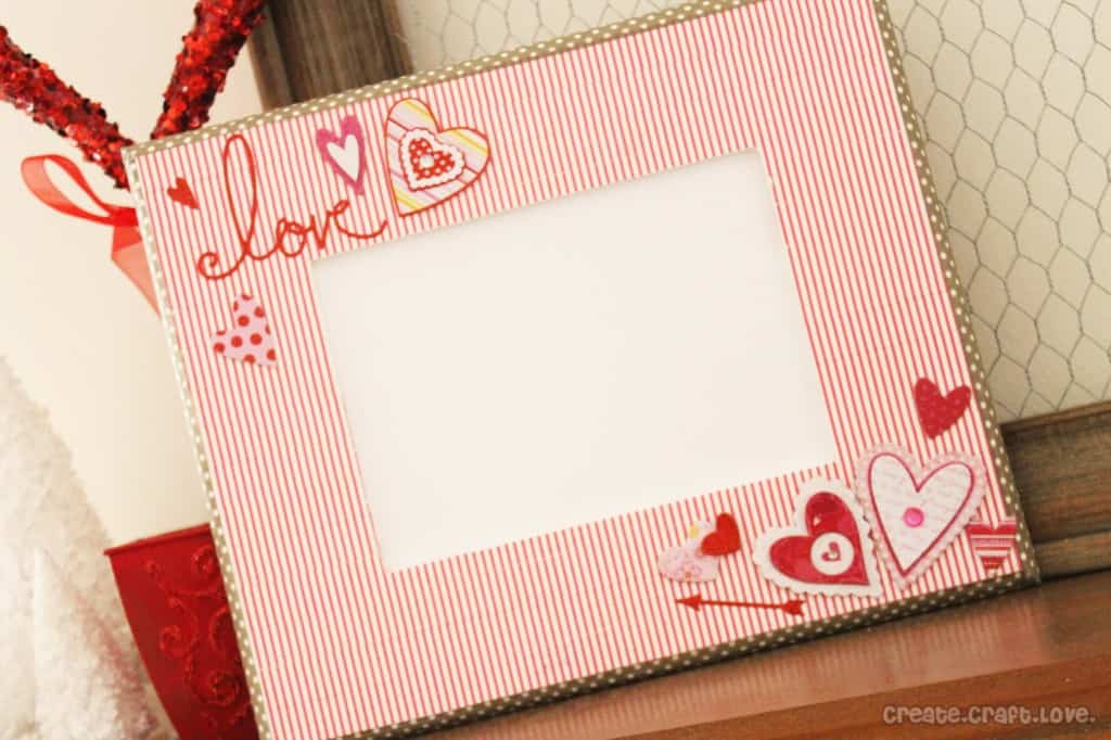 Washi Tape Frame for Valentine's Day at createcraftlove.com #valentinescrafts #valentinesday #washitape