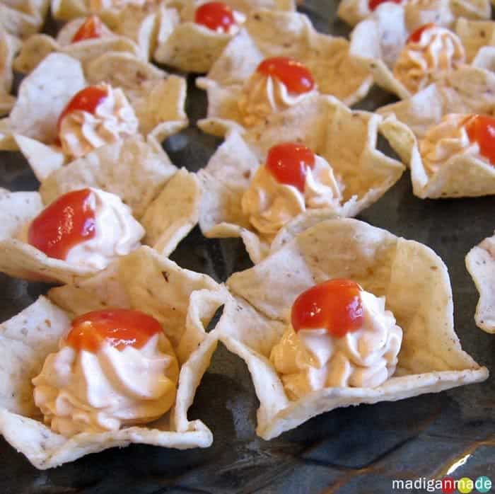 taco-dip-appetizer-served-individually-in-a-chip03
