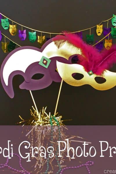 Mardi Gras Photo Props via createcraftlove.com #mardigras #photoprops