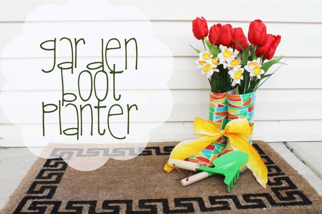 Garden Boot Planter via createcraftlove.com #gardenboot #planter