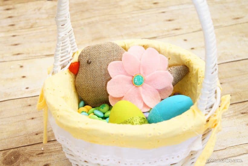 Burlap Birdies via createcraftlove.com #burlap #easter #easterbaskets