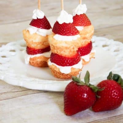 Strawberry Shortcake Kabobs - only 2 WW points! via createcraftlove.com #strawberries #weightwatchers #recipes