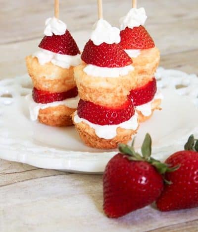 Strawberry Shortcake Kabobs - only 2 WW points! via createcraftlove.com #strawberries #weightwatchers #recipes