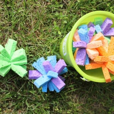 Sponge Ball Water Fight via createcraftlove.com #waterfun #outdoors #kidsactivities #summer