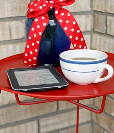 DIY Ice Cream Parlor Table via createcraftlove.com #DIY #outdoor #furniture #table