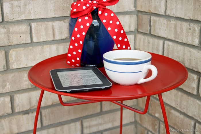 DIY Ice Cream Parlor Table via createcraftlove.com #DIY #outdoor #furniture #table