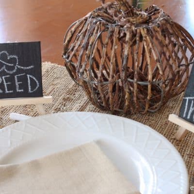 Accessorize your holiday table with these Easy Chalkboard Place Cards! via createcraftlove.com for the36thavenue.com #tablescapes #placecards #holidays