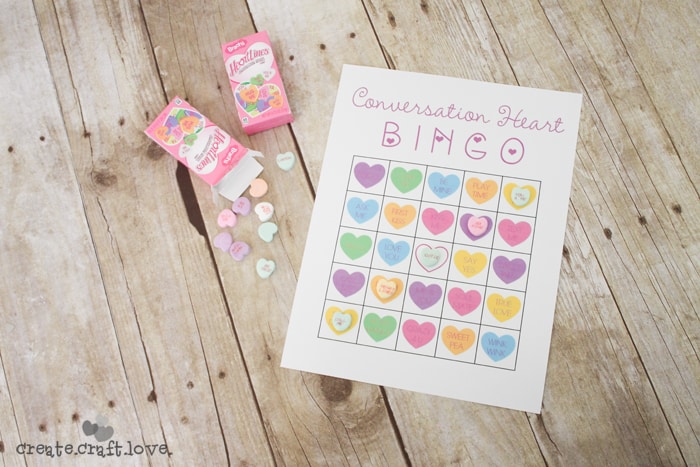 Fun Valentine's Day classroom activity - Conversation Heart Bingo! #printables #kidsvalentines #valentinesday