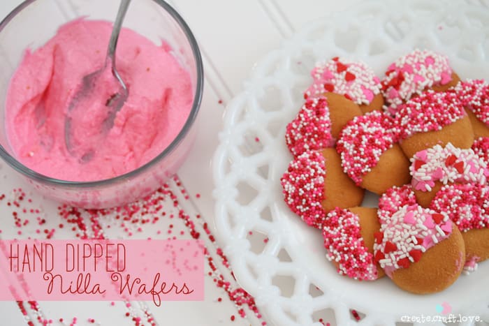 Hand Dipped Vanilla Wafers - perfect for any holiday or occasion! #nobake #recipe #dessert