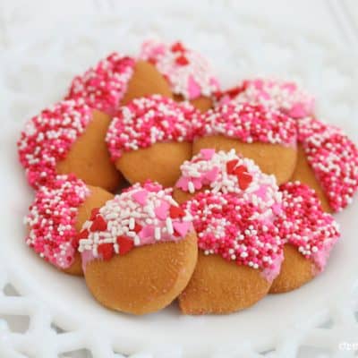 Hand Dipped Vanilla Wafers - perfect for any holiday or occasion! #nobake #recipe #dessert