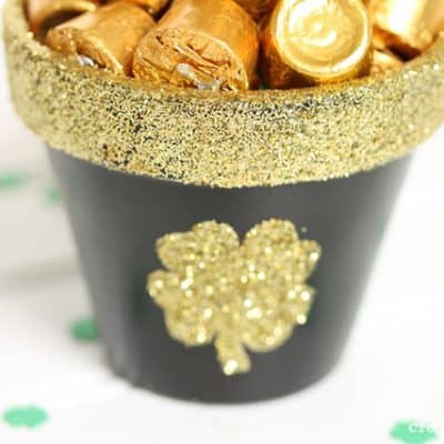 Whip up this adorable DIY Pot of Gold for your St. Patrick's Day festivities! Created by createcraftlove.com for The 36th Avenue! #stpatricksday #DIY #partyfavor #crafts