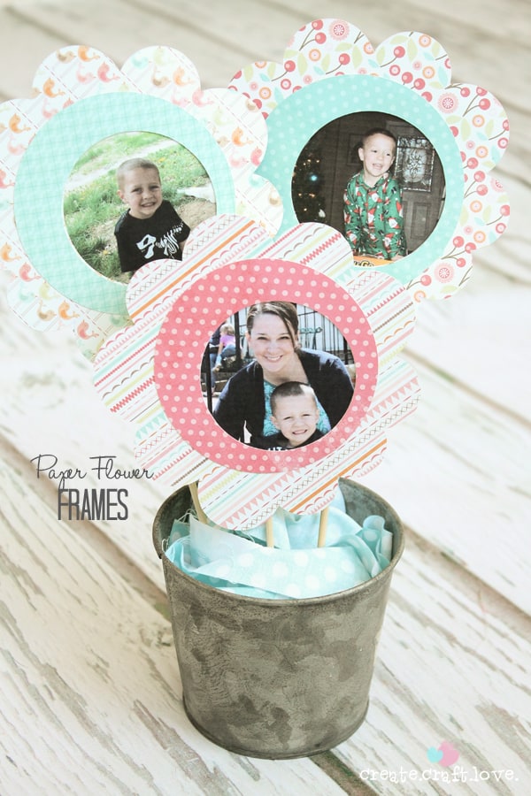 These Paper Flower Frames are a great last minute Mother's Day gift idea! www.createcraftlove.com