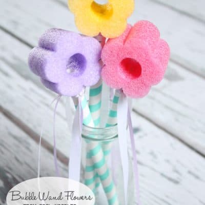 Whip up these Bubble Wand Flowers in minutes for hours of fun! via createcraftlove.com