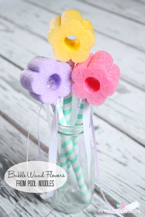 Whip up these Bubble Wand Flowers in minutes for hours of fun! via createcraftlove.com