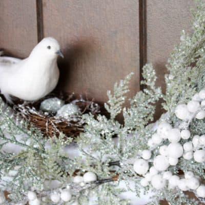 This Christmas Morning Wreath speaks to the soft quiet of a winter's morn. via createcraftlove.com