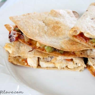 This Italian Grilled Chicken Quesadilla is a great 30 minute dinner recipe idea! via createcraftlove.com
