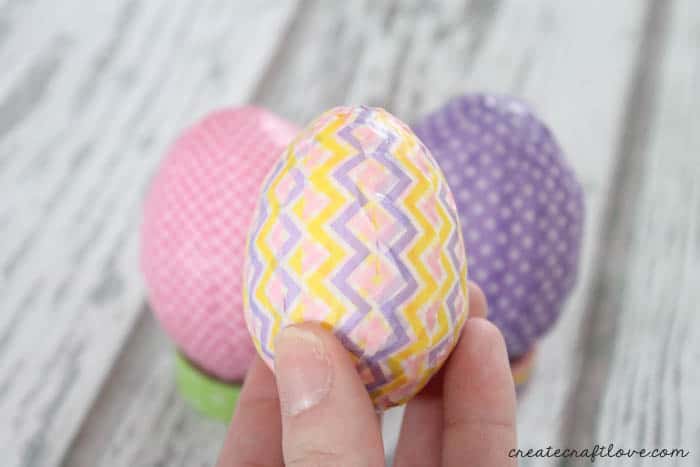 These Washi Tape Easter Eggs can be whipped up in under 10 minutes! via createcraftlove.com