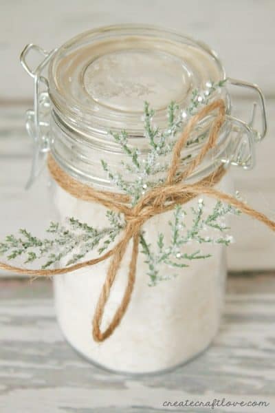 Try these Eucalyptus Spearmint Bath Salts for a relaxing and refreshing bath! via createcraftlove.com