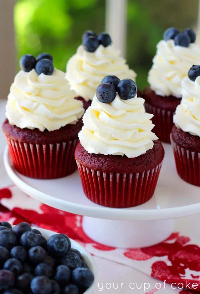 Red-Velvet-Whipped-Cream-Cupcakes-698x1024