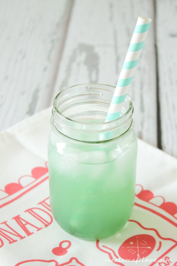 This Cotton Candy Lemonade makes a special treat on a hot day! via createcraftlove.com