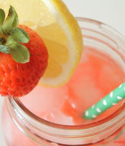 This Fizzy Strawberry Lemonade is to die for! So easy to make and is only two ingredients! via createcraftlove.com