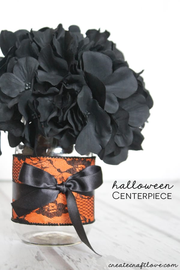 This Halloween Centerpiece can be adapted for your style and takes less than 5 minutes to make! via createcraftlove.com