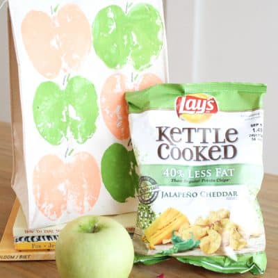 Turn an ordinary canvas lunchbag into this cute DIY Apple Print Lunchbag! via createcraftlove.com #ad #backtoschool #painting
