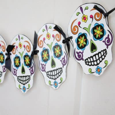 This Sugar Skull Garland is easy to make and I love how it turned out! via createcraftlove.com