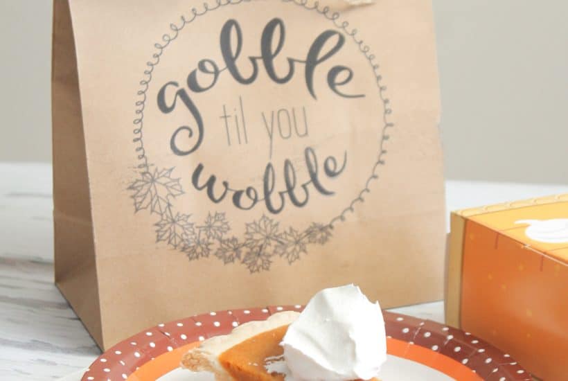Send your guests home with these easy to make Thanksgiving Leftover Bags!