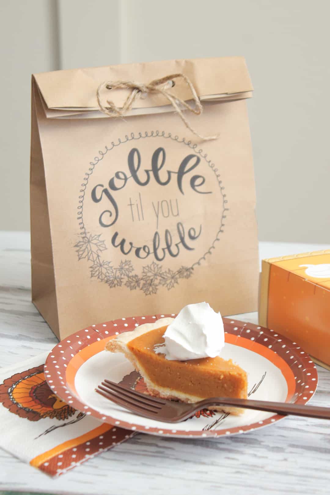Send your guests home with these easy to make Thanksgiving Leftover Bags!