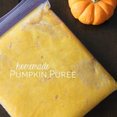 Make your own Homemade Pumpkin Puree for all of your pumpkin baking needs! via createcraftlove.com