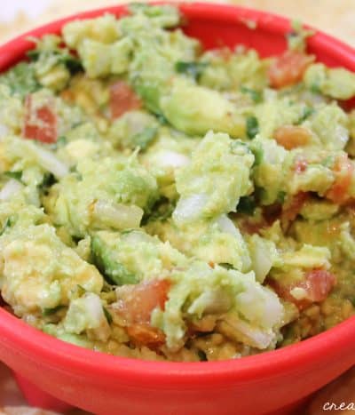 This Easy Guacamole Recipe is perfect for game day! via createcraftlove.com