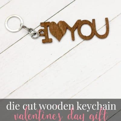 This die cut wood keychain is the perfect Valentine's Day gift and is easy to make with the Cricut Explore!