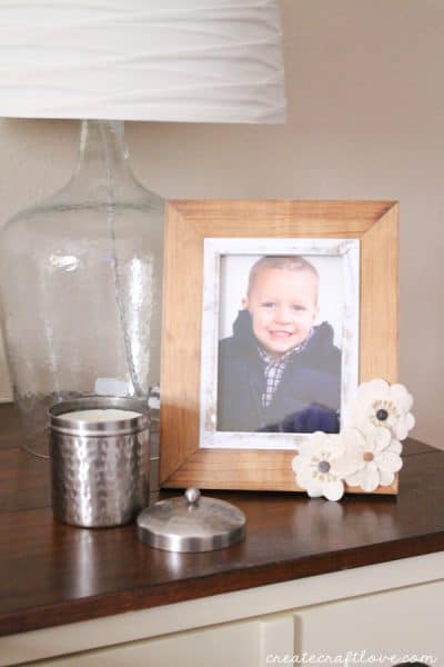 This Interchangeable Photo Frame is practical and functional! via createcraftlove.com