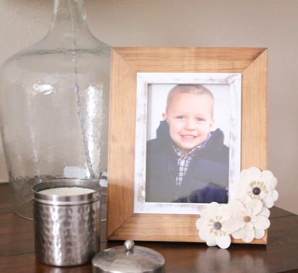 This Interchangeable Photo Frame is practical and functional! via createcraftlove.com