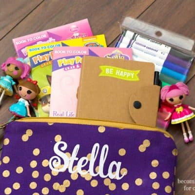 This kids busy bag is packed full of fun activities for the little ones to do during quiet times, but is still small enough to fit in your purse!