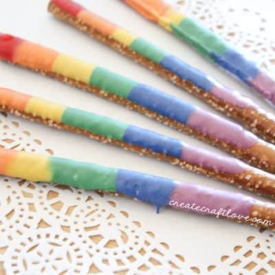 I decided to try something a little outside the box to create these Rainbow Dipped Pretzels! via createcraftlove.com