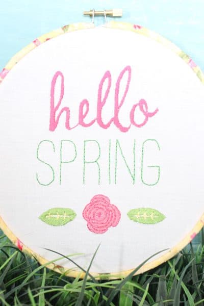 This Spring Embroidery Hoop Art can be whipped up in no time!