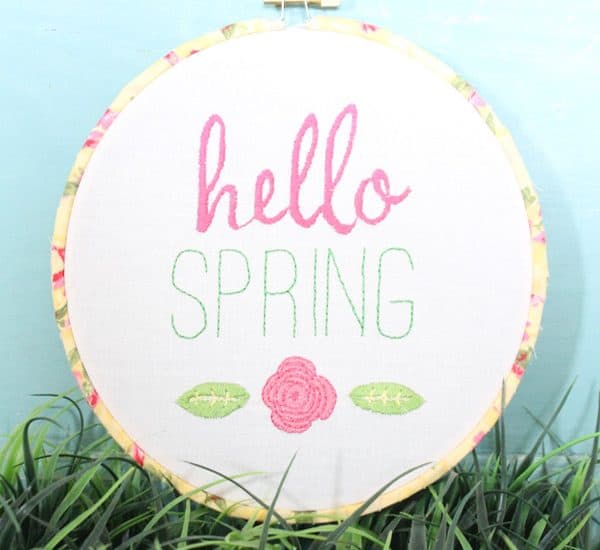 This Spring Embroidery Hoop Art can be whipped up in no time!